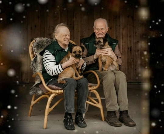 Julhälsning från Kennel Juniper och Kennel Axbor